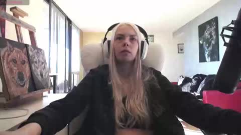 stage Kylie Sinner  brand CLITBAIT online show from September 20, 2025, 8:10 pm