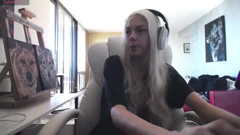 stage Kylie Sinner  brand CLITBAIT online show from September 21, 2025, 4:52 pm