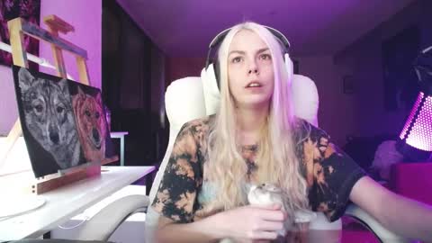 stage Kylie Sinner  brand CLITBAIT online show from October 1, 2025, 4:07 am