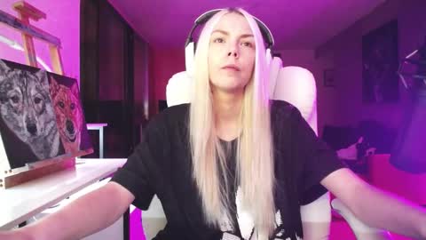 stage Kylie Sinner  brand CLITBAIT online show from October 30, 2025, 7:32 am