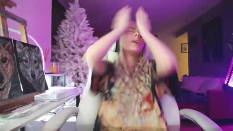 stage Kylie Sinner  brand CLITBAIT online show from November 26, 2025, 12:11 am