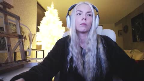 stage Kylie Sinner  brand CLITBAIT online show from December 3, 2025, 5:37 am