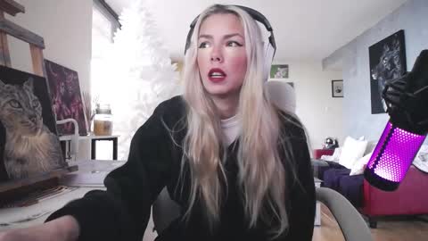 Snapshot of tinykylie chatting on January 17, 2026, 8:01 pm stage Kylie Sinner brand CLITBAIT online show from January 17, 2026, 8:01 pm