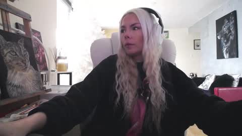 Snapshot of tinykylie chatting on February 1, 2026, 6:28 pm stage Kylie Sinner brand CLITBAIT online show from February 1, 2026, 6:28 pm