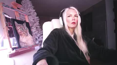 Snapshot of tinykylie chatting on February 8, 2026, 5:33 am stage Kylie Sinner brand CLITBAIT online show from February 8, 2026, 5:33 am