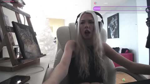 Snapshot of tinykylie chatting on February 16, 2026, 4:36 pm stage Kylie Sinner brand CLITBAIT online show from February 16, 2026, 4:36 pm