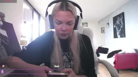 stage Kylie Sinner  brand CLITBAIT online show from May 31, 2026, 10:22 pm