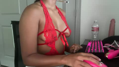 Snapshot of tinylittlebrownie chatting on June 14, 2026, 10:45 pm tinylittlebrownie online show from June 14, 2026, 10:45 pm