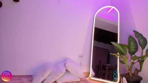 Luna  online show from March 11, 2025, 2:32 am