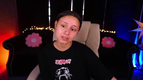 tinynataliee online show from May 19, 2026, 12:33 pm