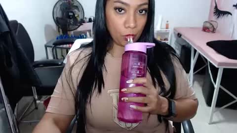 Snapshot of titsbiglovers chatting on October 22, 2025, 2:01 am DIVA online show from October 22, 2025, 2:01 am