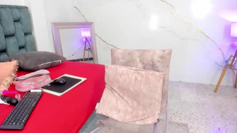 Tivizay online show from November 15, 2025, 2:13 pm