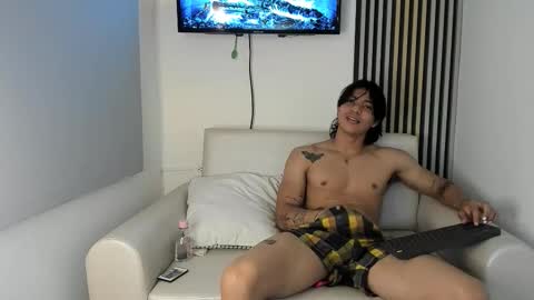 Snapshot of toji_lee chatting on October 19, 2025, 2:34 am toji lee online show from October 19, 2025, 2:34 am