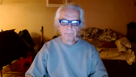 tom112292014 online show from February 19, 2025, 5:05 am