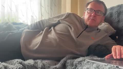 Tom online show from November 9, 2025, 1:20 pm