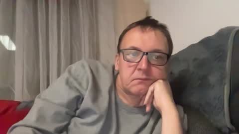 Tom online show from November 26, 2025, 3:57 pm