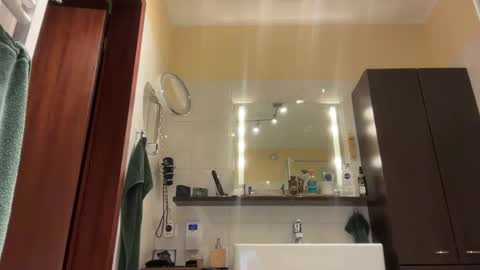 Tom online show from December 23, 2025, 6:33 am