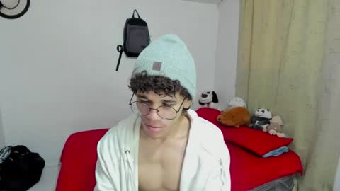 Snapshot of tom_blue10 chatting on October 1, 2025, 12:33 pm Tom Blue online show from October 1, 2025, 12:33 pm