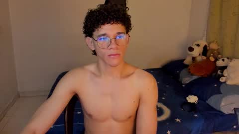 Snapshot of tom_blue10 chatting on October 22, 2025, 10:59 am Tom Blue online show from October 22, 2025, 10:59 am