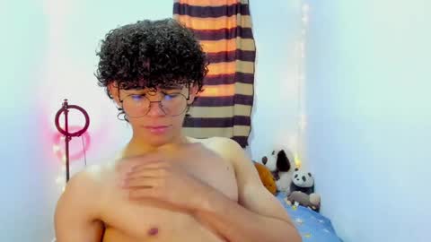 Snapshot of tom_blue10 chatting on April 19, 2026, 3:55 pm Tom Blue online show from April 19, 2026, 3:55 pm