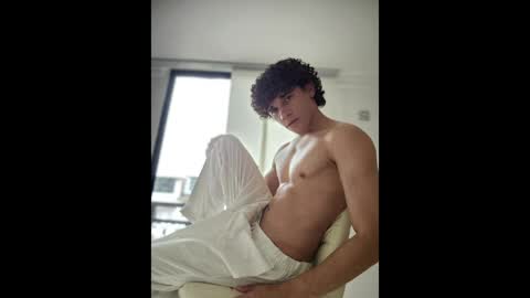 Snapshot of tom_blue10 chatting on May 13, 2026, 6:27 pm Tom Blue online show from May 13, 2026, 6:27 pm