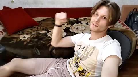 Snapshot of tom_elmo chatting on October 10, 2025, 11:26 pm Tom Elmo online show from October 10, 2025, 11:26 pm