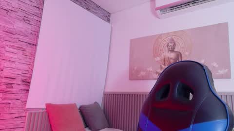 Tom muscle1 online show from March 6, 2026, 12:01 pm