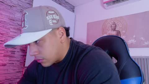 Tom muscle1 online show from March 24, 2026, 11:48 am