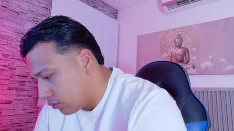 Tom muscle1 online show from March 28, 2026, 12:05 pm