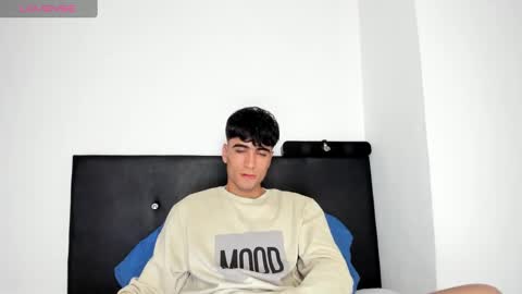 Snapshot of tom_walton chatting on February 10, 2025, 12:30 am tom online show from February 10, 2025, 12:30 am