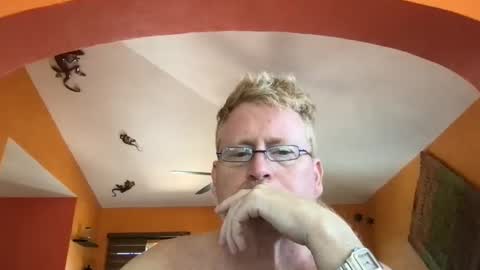 Hola online show from September 17, 2025, 6:42 pm