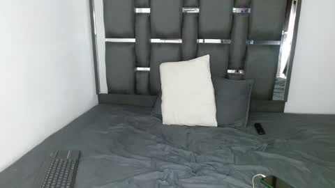 tomaz_18 online show from March 15, 2026, 12:27 am