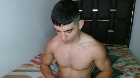 tomaz_18 online show from April 17, 2026, 12:13 am