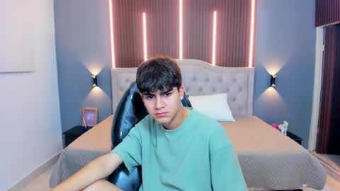 Tommy  online show from November 25, 2025, 3:39 am