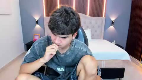 Snapshot of tommy18__ chatting on July 2, 2026, 3:23 am Tommy online show from July 2, 2026, 3:23 am