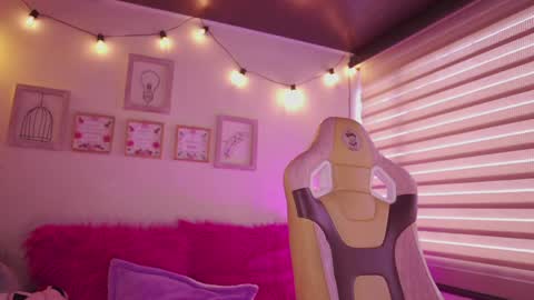 Blue  online show from April 13, 2026, 12:21 pm