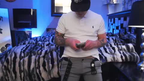 Snapshot of tommy_knuckles chatting on February 21, 2025, 1:44 pm Tommy online show from February 21, 2025, 1:44 pm