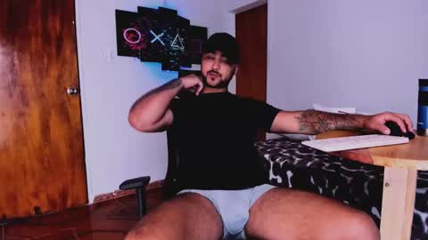 tommy_sccott online show from February 5, 2025, 4:16 am