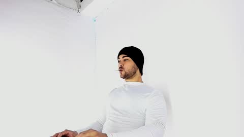 tommy_sccott online show from September 12, 2025, 10:21 pm