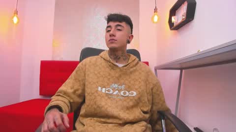 Snapshot of tommy_will chatting on December 17, 2025, 3:12 am tommy_will online show from December 17, 2025, 3:12 am