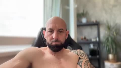 Snapshot of tommyx01 chatting on June 7, 2026, 6:39 am Thomas Fit online show from June 7, 2026, 6:39 am