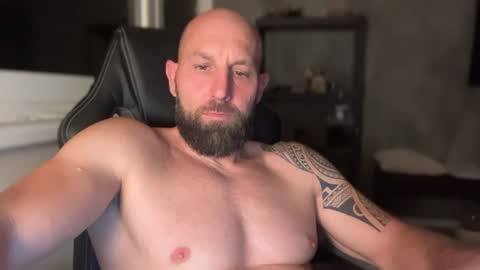 Snapshot of tommyx01 chatting on July 21, 2026, 10:12 pm Thomas Fit online show from July 21, 2026, 10:12 pm