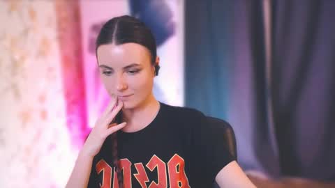 Snapshot of too_beautiful chatting on March 12, 2025, 5:17 pm Elizabeth online show from March 12, 2025, 5:17 pm