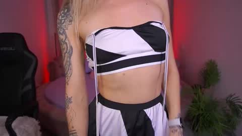 top_grace online show from November 4, 2025, 9:25 pm