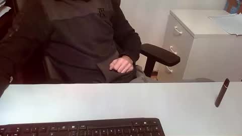 Topg84 online show from November 17, 2025, 5:08 pm