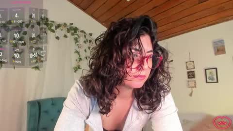 Snapshot of tori_just chatting on June 1, 2026, 1:35 pm tori_just online show from June 1, 2026, 1:35 pm