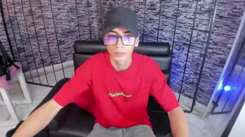 Snapshot of torn_boy chatting on May 28, 2026, 11:24 pm torn_boy online show from May 28, 2026, 11:24 pm