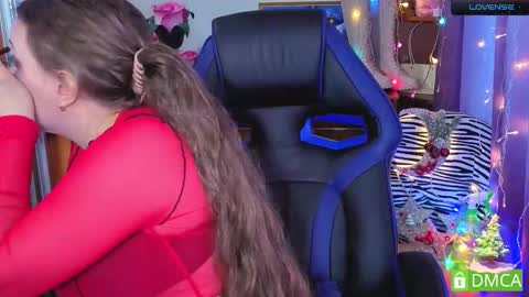 Snapshot of touch_m3 chatting on December 18, 2025, 8:20 am online show from December 18, 2025, 8:20 am