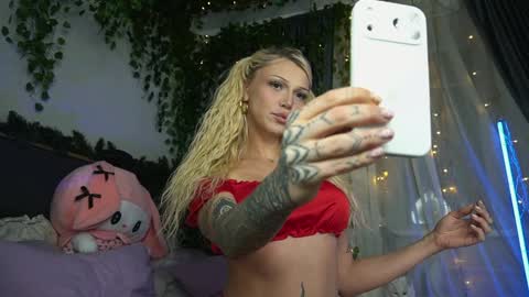 Aliana Vamboo online show from February 14, 2026, 5:21 pm