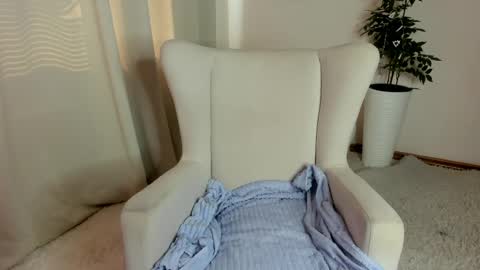 tracy_aww online show from April 30, 2026, 8:31 am